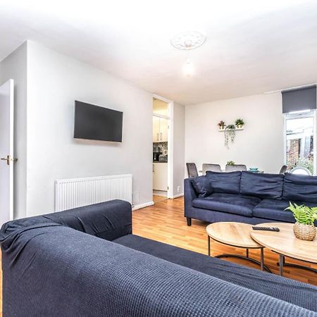 Bright Guest House In Hackney 런던 외부 사진