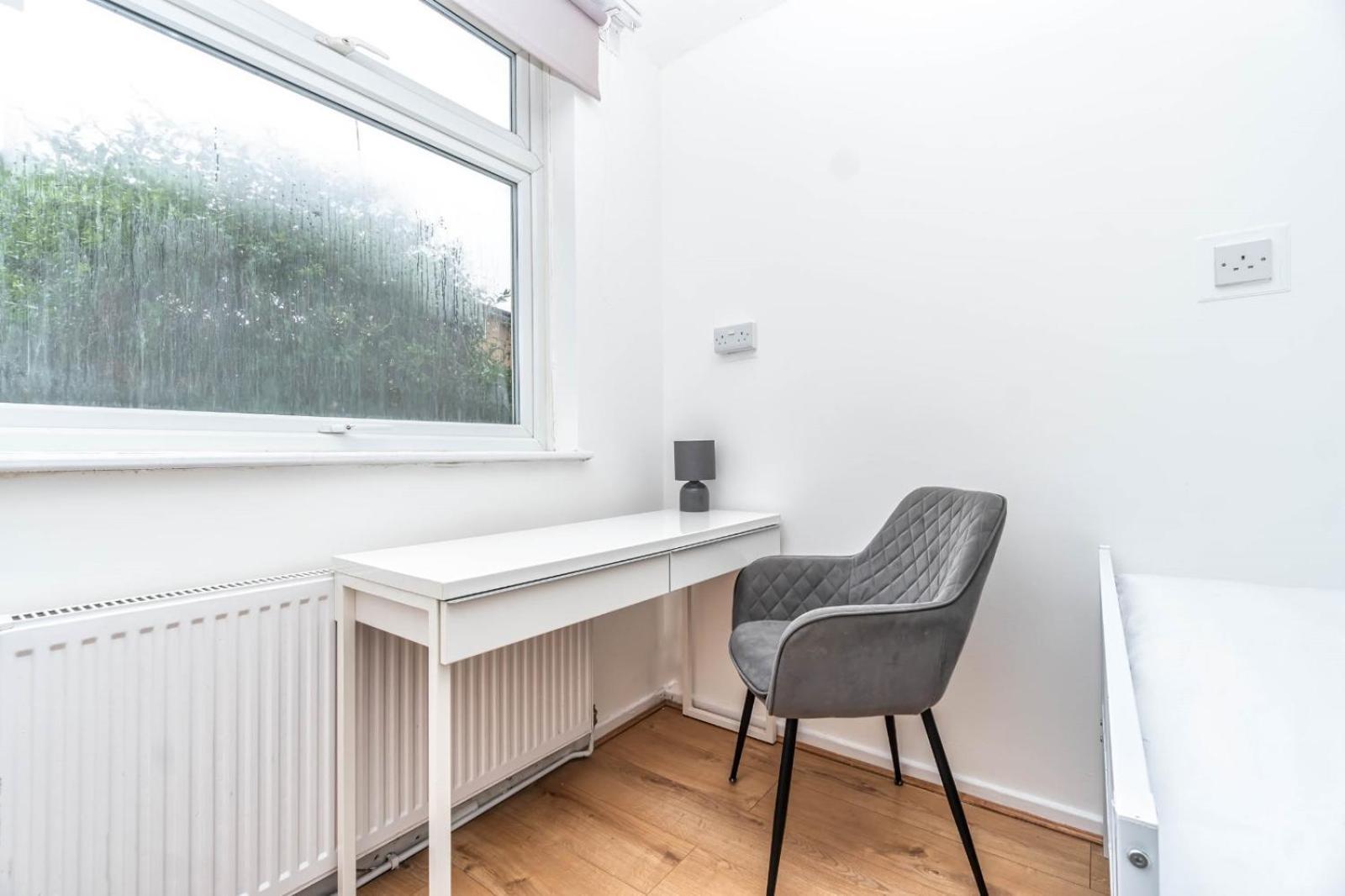 Bright Guest House In Hackney 런던 외부 사진