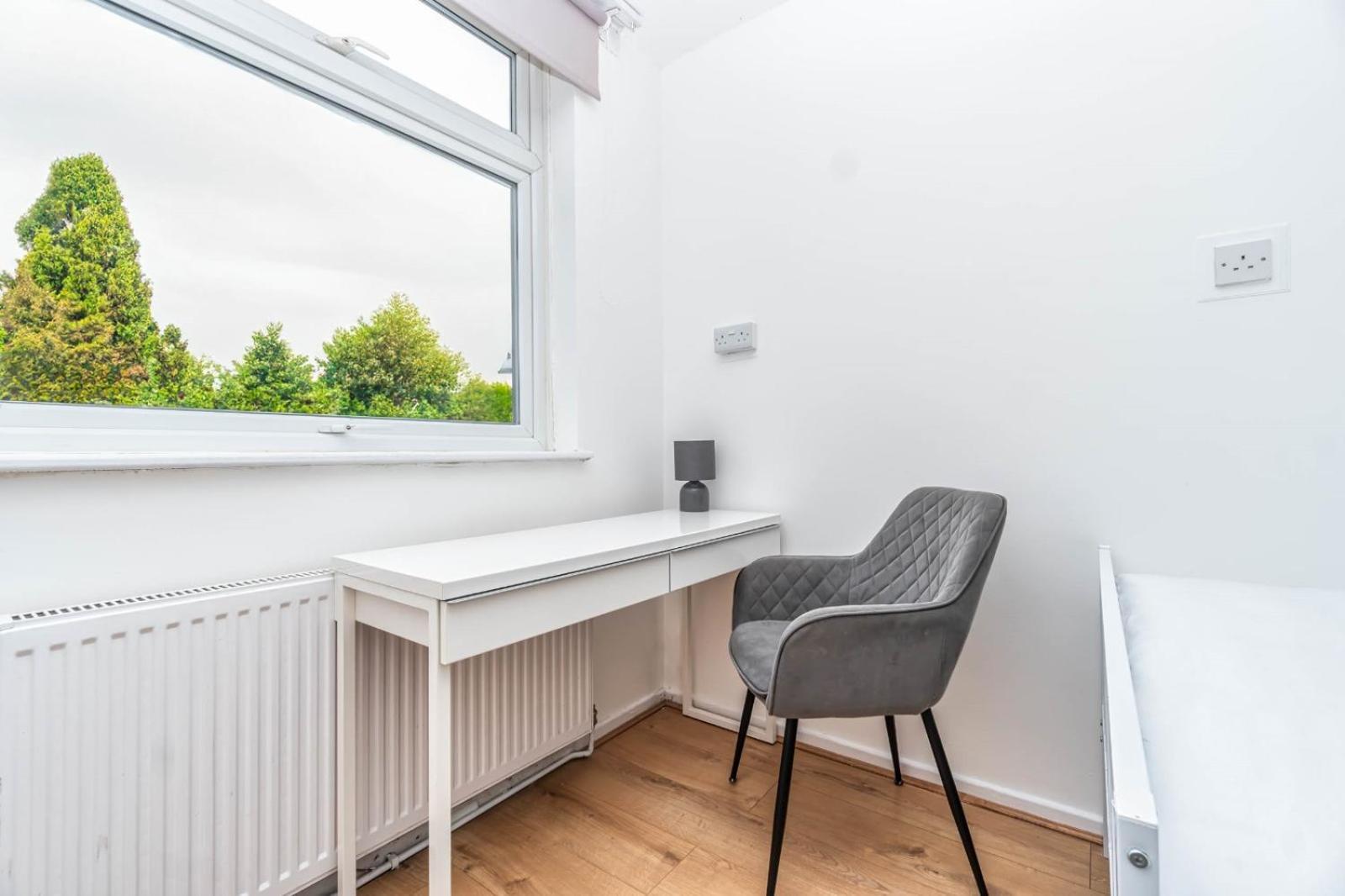 Bright Guest House In Hackney 런던 외부 사진